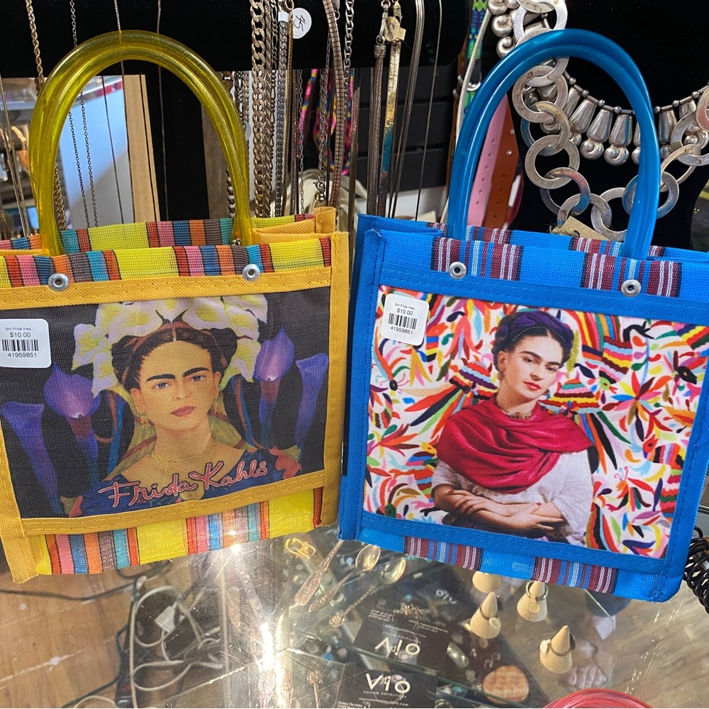 Small Frida gift bag.